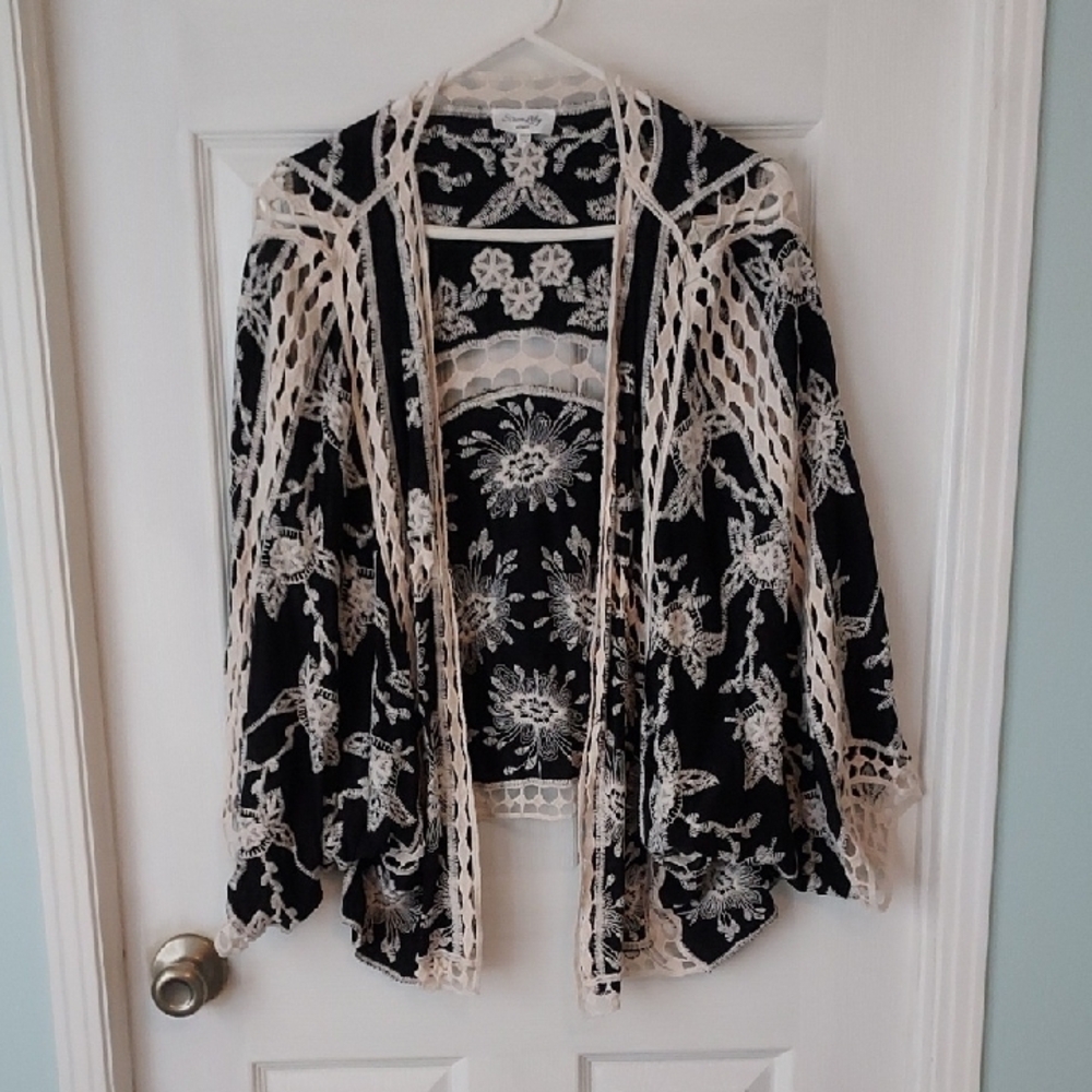 Elegant Black and Cream Lace Women's Top